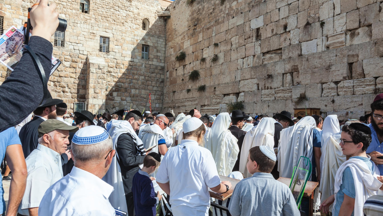 Sukkot Kotel Wall Jerusalem 1590x900 