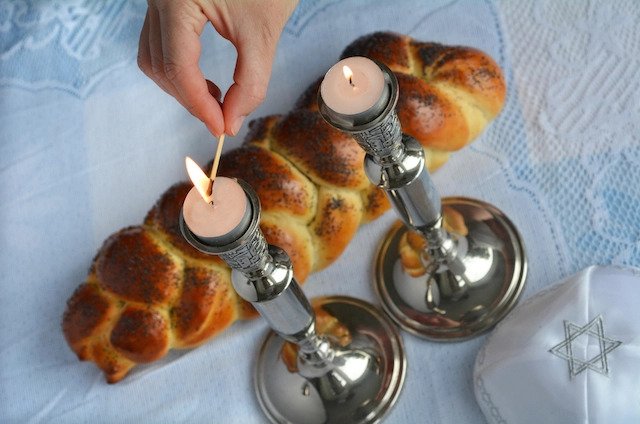 shabbat candle lighting with challah