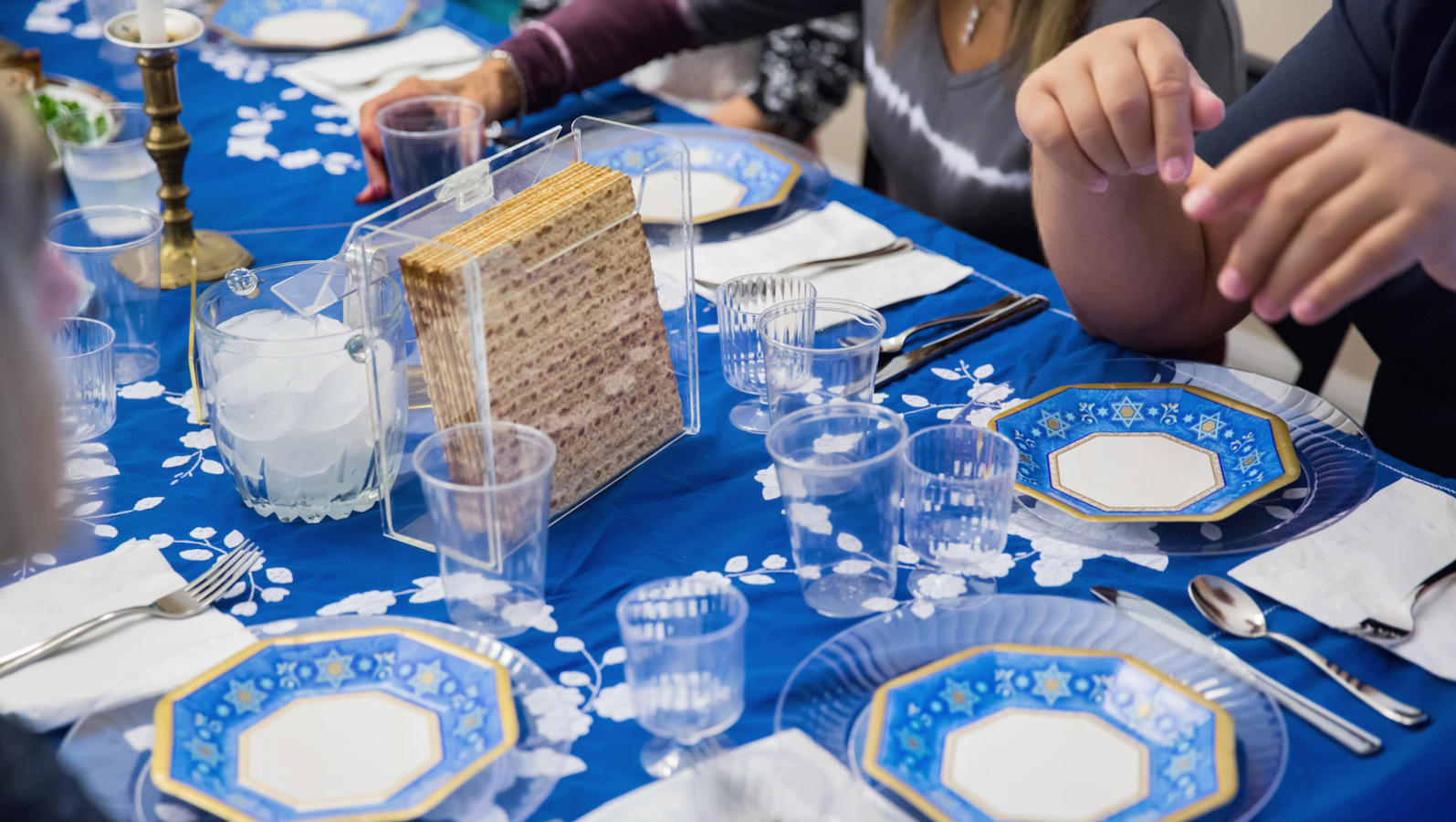 passover seder table