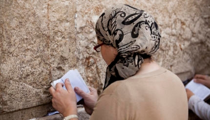 jewish woman praying