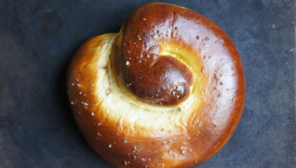 balsamic apple date challah