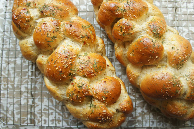 dill pickle challah1