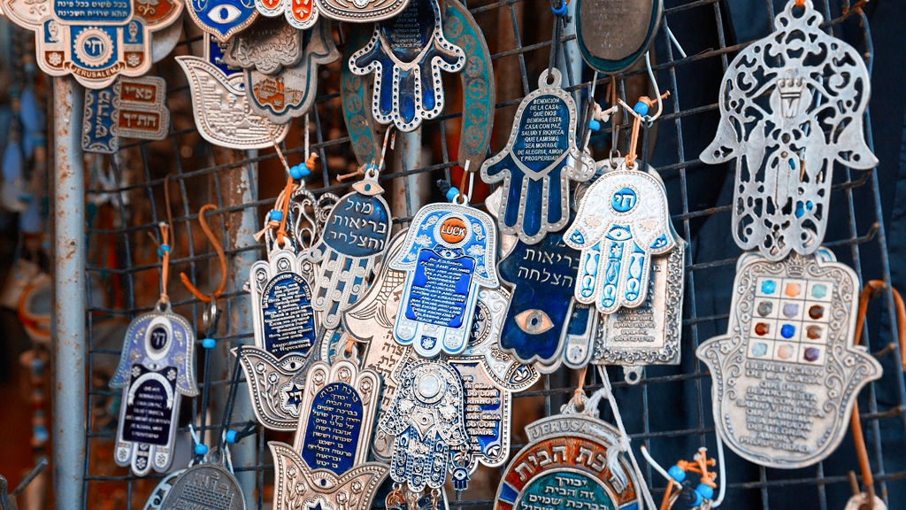 Hamsa hand store evil eye meaning