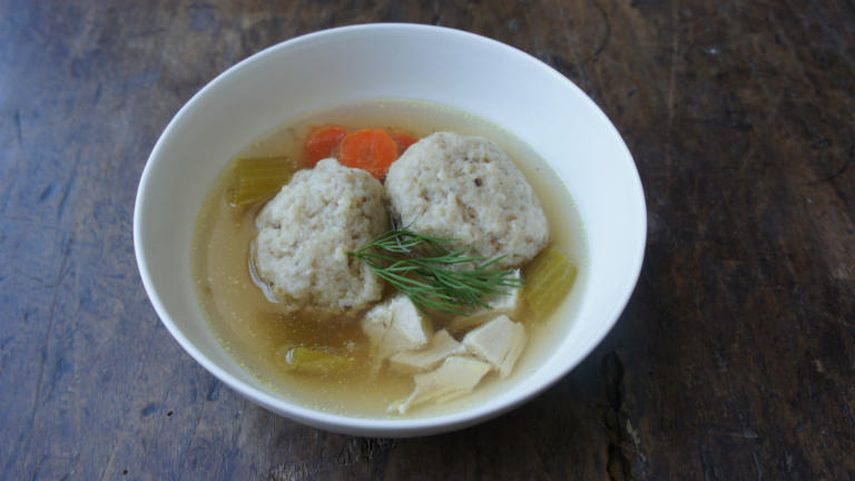 chicken soup with matzah balls