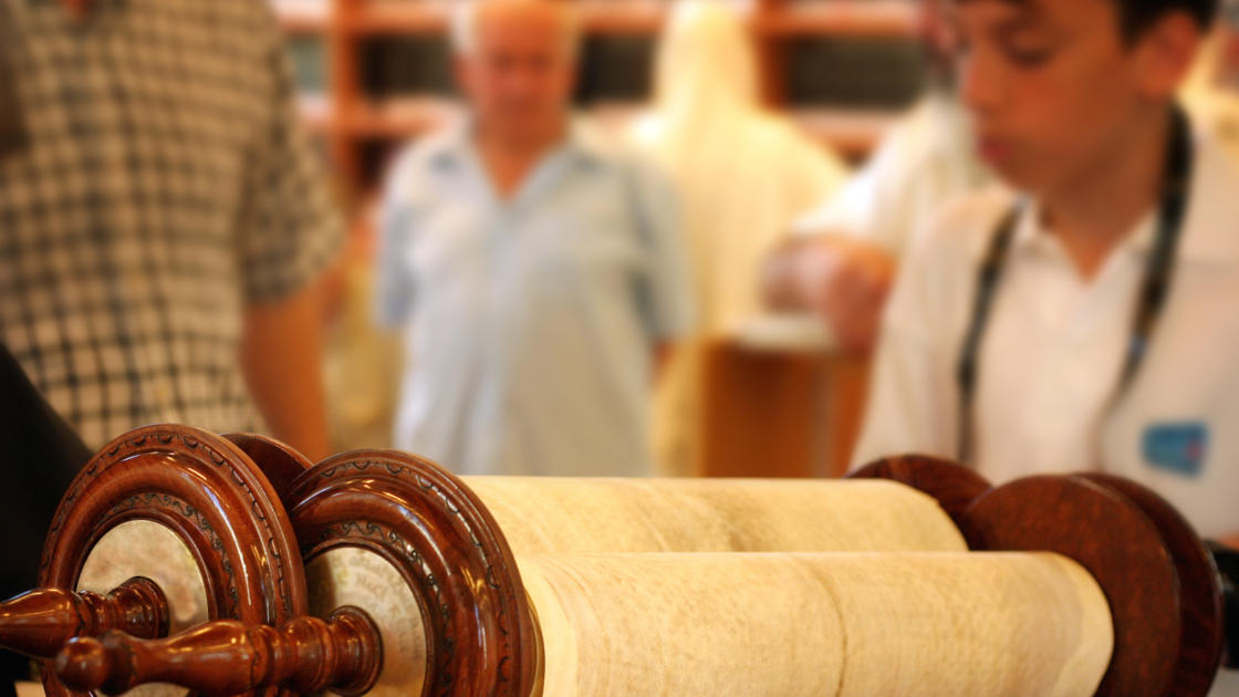 The Torah Service | My Jewish Learning