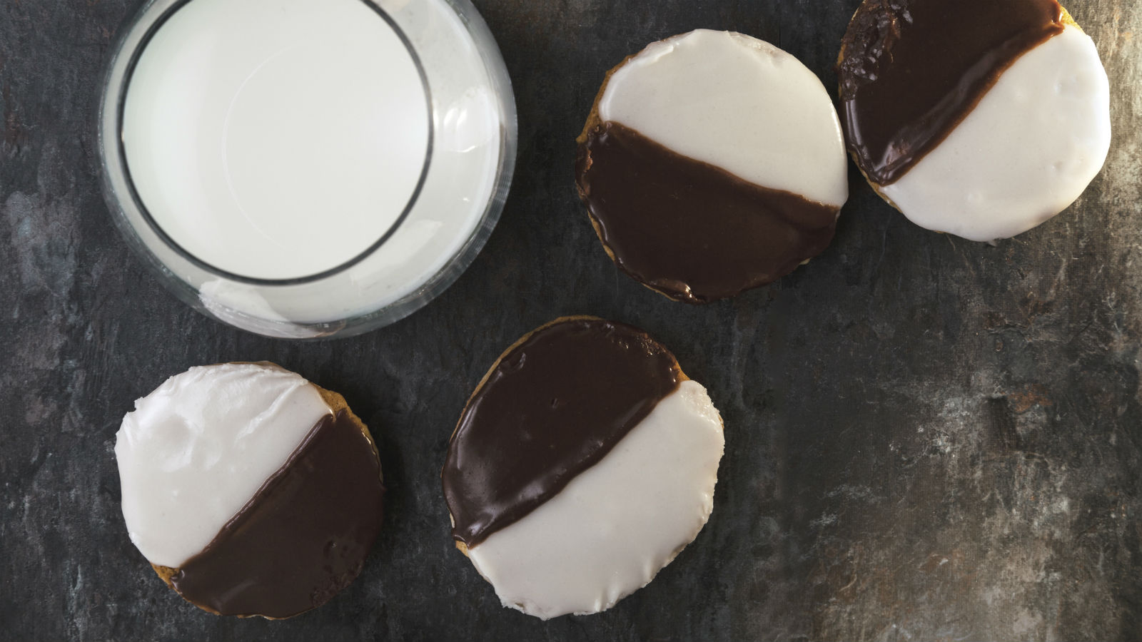 black and white cookie recipe easy New York jewish dessert