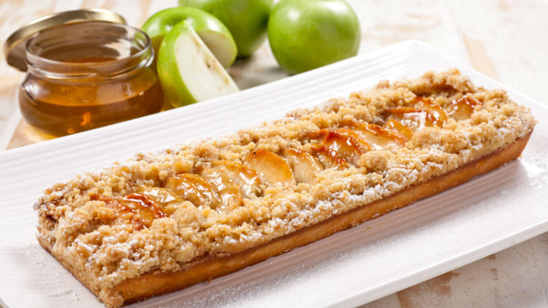 apple cake honey cake streusel recipe Rosh Hashanah Israeli dessert easy