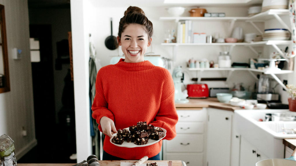 How Jewish-Chinese Food Network Star Molly Yeh Celebrates Rosh Hashanah