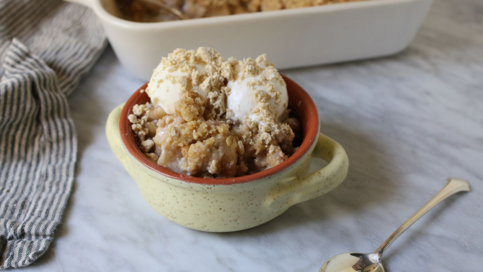 apple tahini crumble