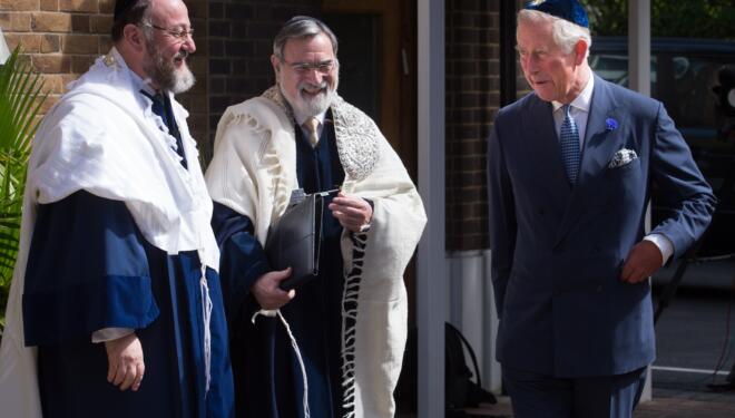 Britain's Prince Charles (R) meets Lord Jonathan Sacks (C) and his successor Chief Rabbi Ephraim Mirvis (L) before Mirvis was formally inducted as 11th Chief Rabbi of the United Hebrew Congregations of the UK and the Commonwealth at a ceremony at the St John's Wood Synagogue in north London on Spetember 1, 2013. AFP Photo / POOL / STEFAN ROUSSEAU (Photo credit should read STEFAN ROUSSEAU/AFP via Getty Images)